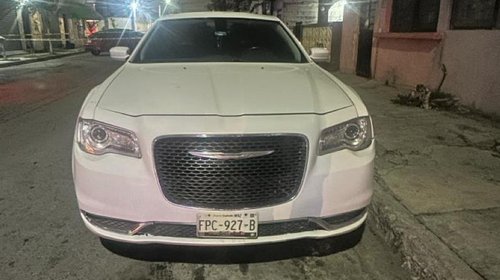 Policía Regia halla arma en auto con placas de Coahuila