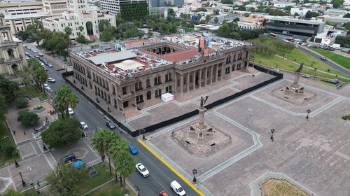 Blindan Palacio de Gobierno por convocatoria a marcha
