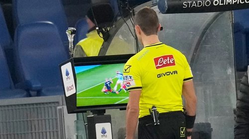 Limitará UEFA revisiones prolongadas del VAR en nueva temporada