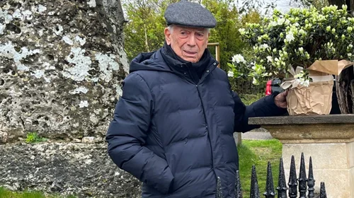 Hospitalizan por segunda vez de Covid-19 a Mario Vargas Llosa