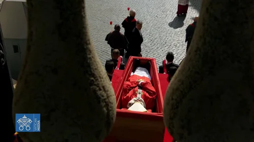 Trasladan el cuerpo del papa Francisco a la Basílica de San Pedro