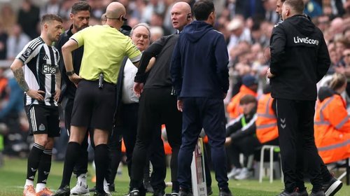 Derbi Newcastle-Sunderland se detiene por insultos racistas