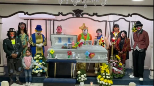 Payasos de Reynosa despiden a 'Mantelito' con alegría