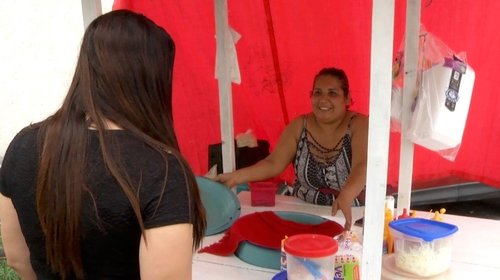 Trabaja con esmero vendiendo tacos por el amor a sus hijos