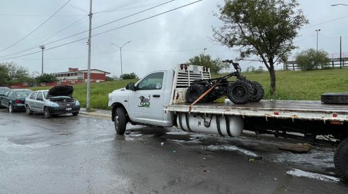 Se adueñan de la vía pública en Apodaca para 'yonkear' autos