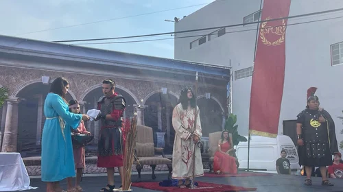 Inicia Viacrucis viviente de la Parroquia Santa María Goretti