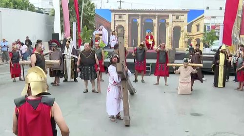 Celebran Viacrucis en parroquia Santa María Goretti