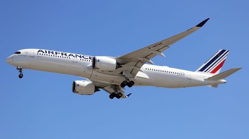 Desvían vuelo rumbo a EUA a Canadá por crisis sanitaria del ébola