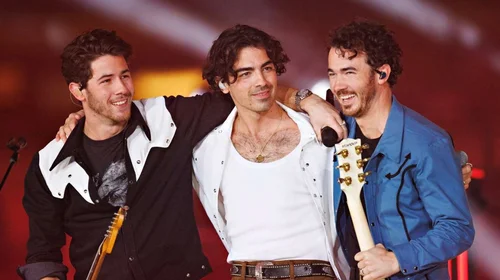 ¡Vuelven a Disney! Jonas Brothers harán una comedia navideña