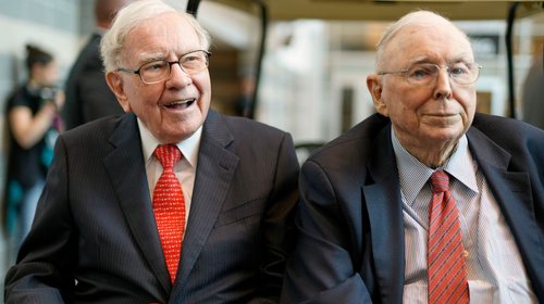 Warren Buffett advierte no escuchar a expertos de Wall Street