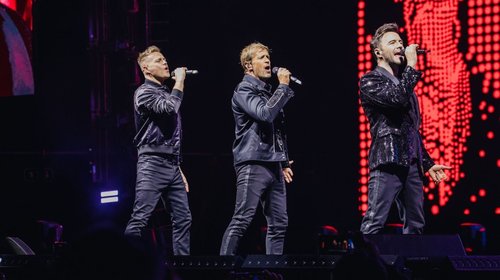 'Westlife' sube la adrenalina a base de éxitos