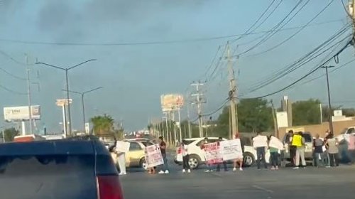 Bloquean carretera Reynosa-Monterrey por protesta vecinal