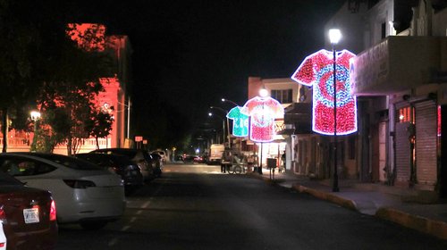 Guadalupe ilumina sus calles con playeras mundialistas