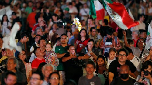 Simpatizantes de Sheinbaum se alistan para celebrar en el Zócalo