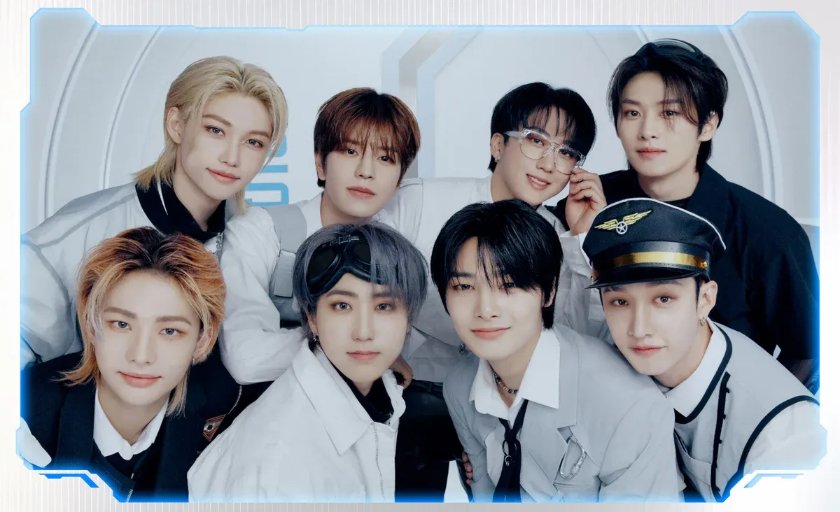 stray-kids-und-skzoo-zeigen-sich-als-piloten-in-neuen-fanartikeln-615738.webp