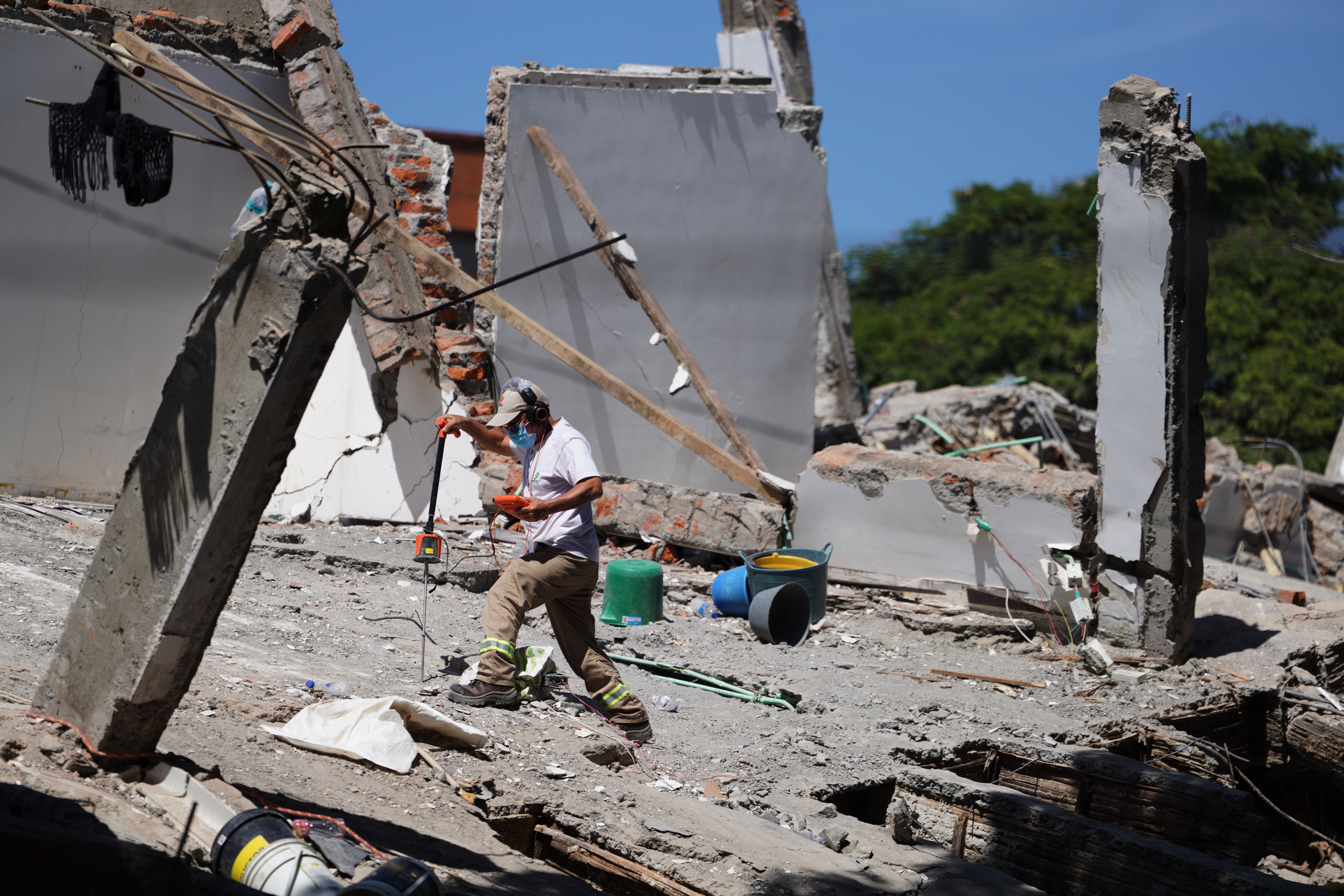 suman-240-muertos-terremoto-colombia.jpg