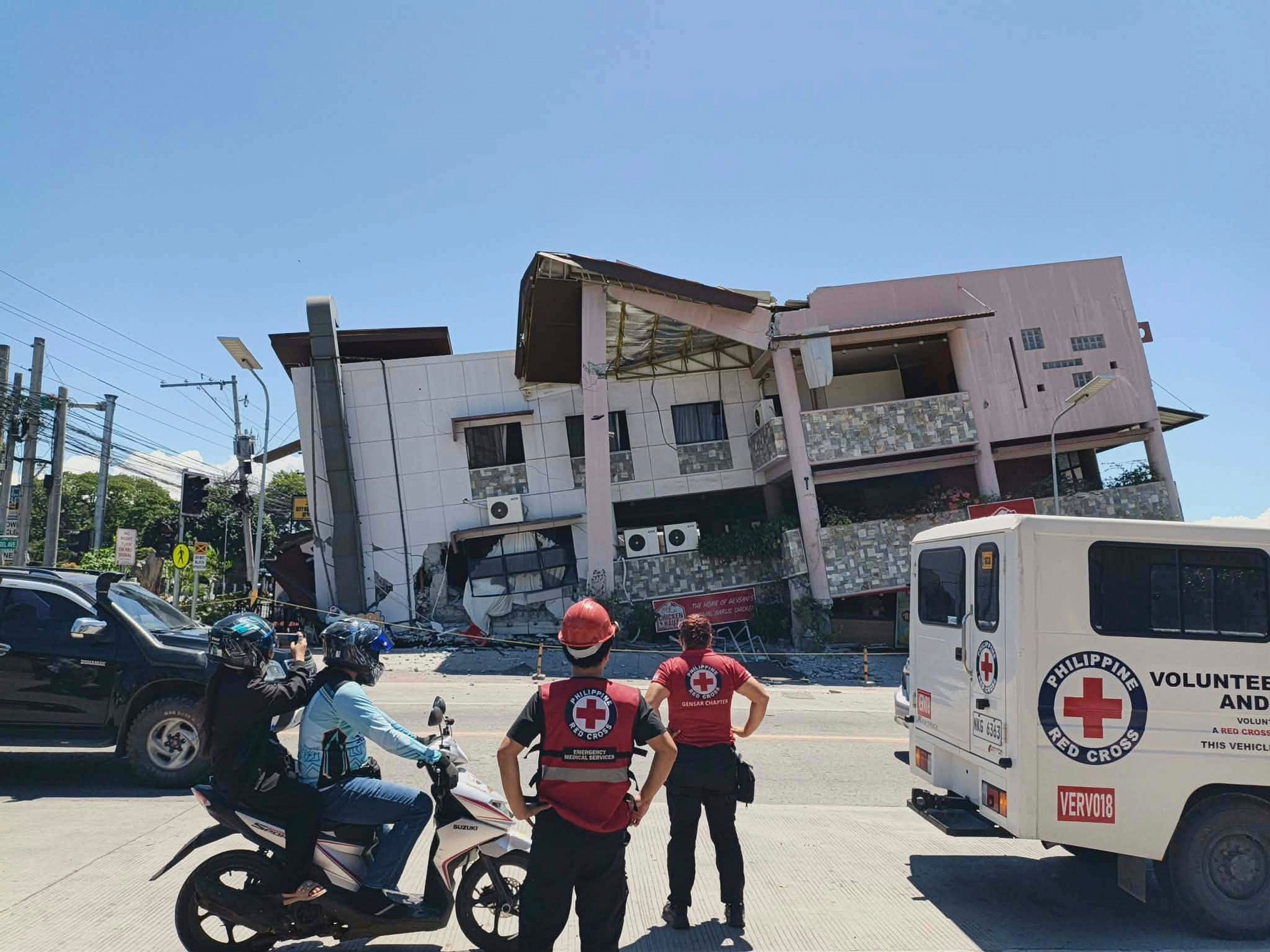 suman-35-muertos-terremoto-filipinas.jpg