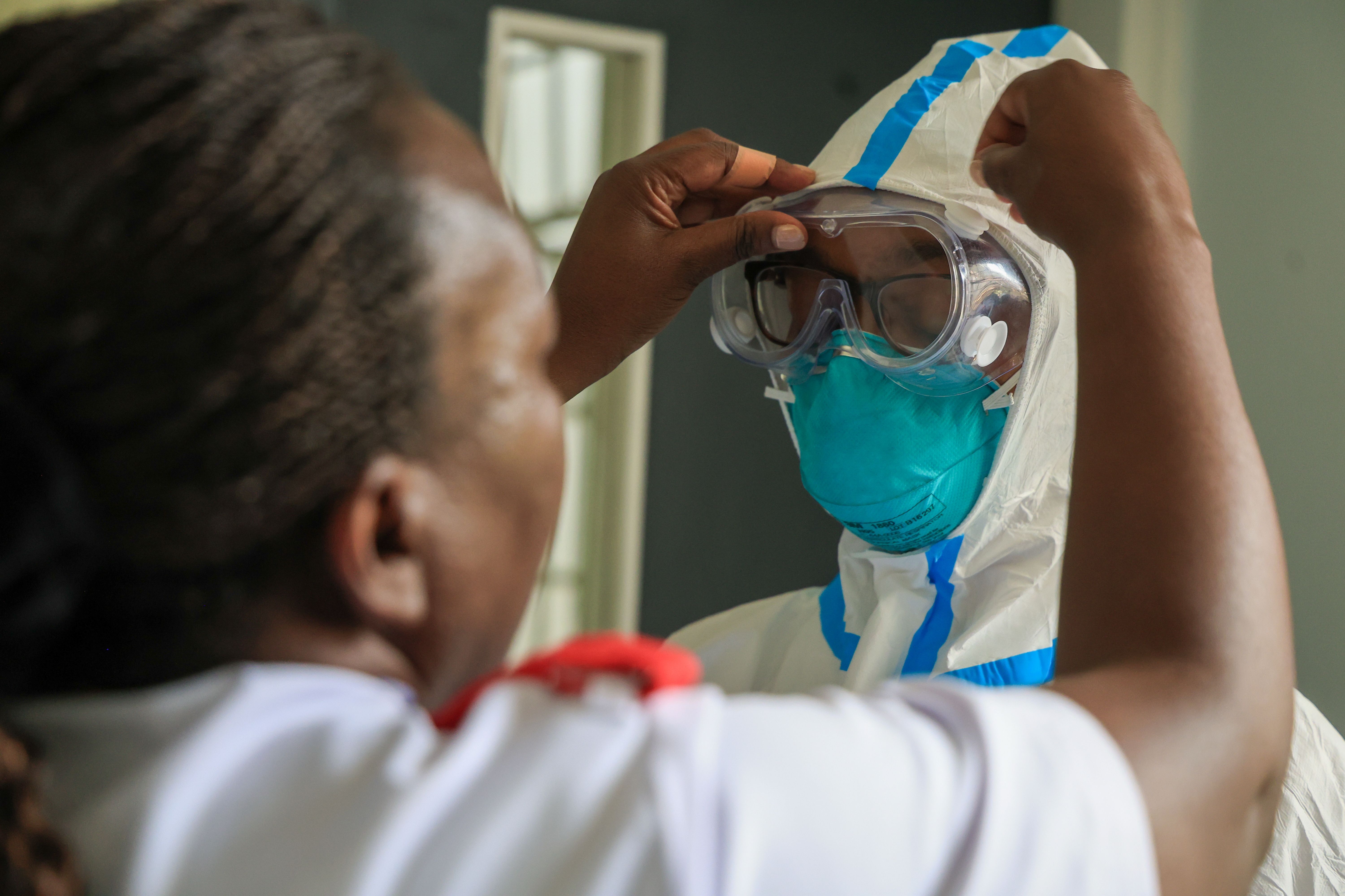 supera-10000-casos-brote-ebola.jpg