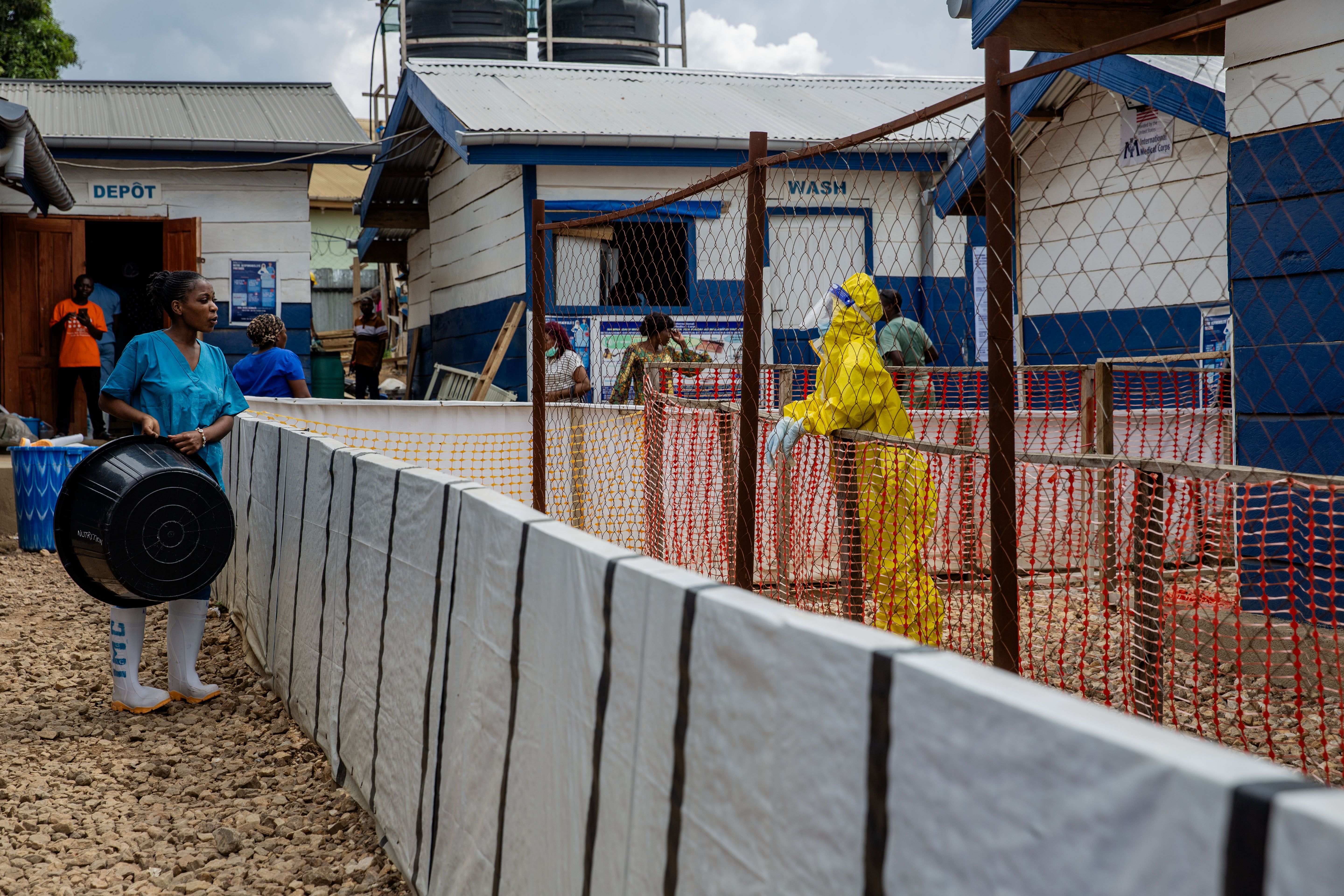 supera-10000-casos-brote-ebola.jpg