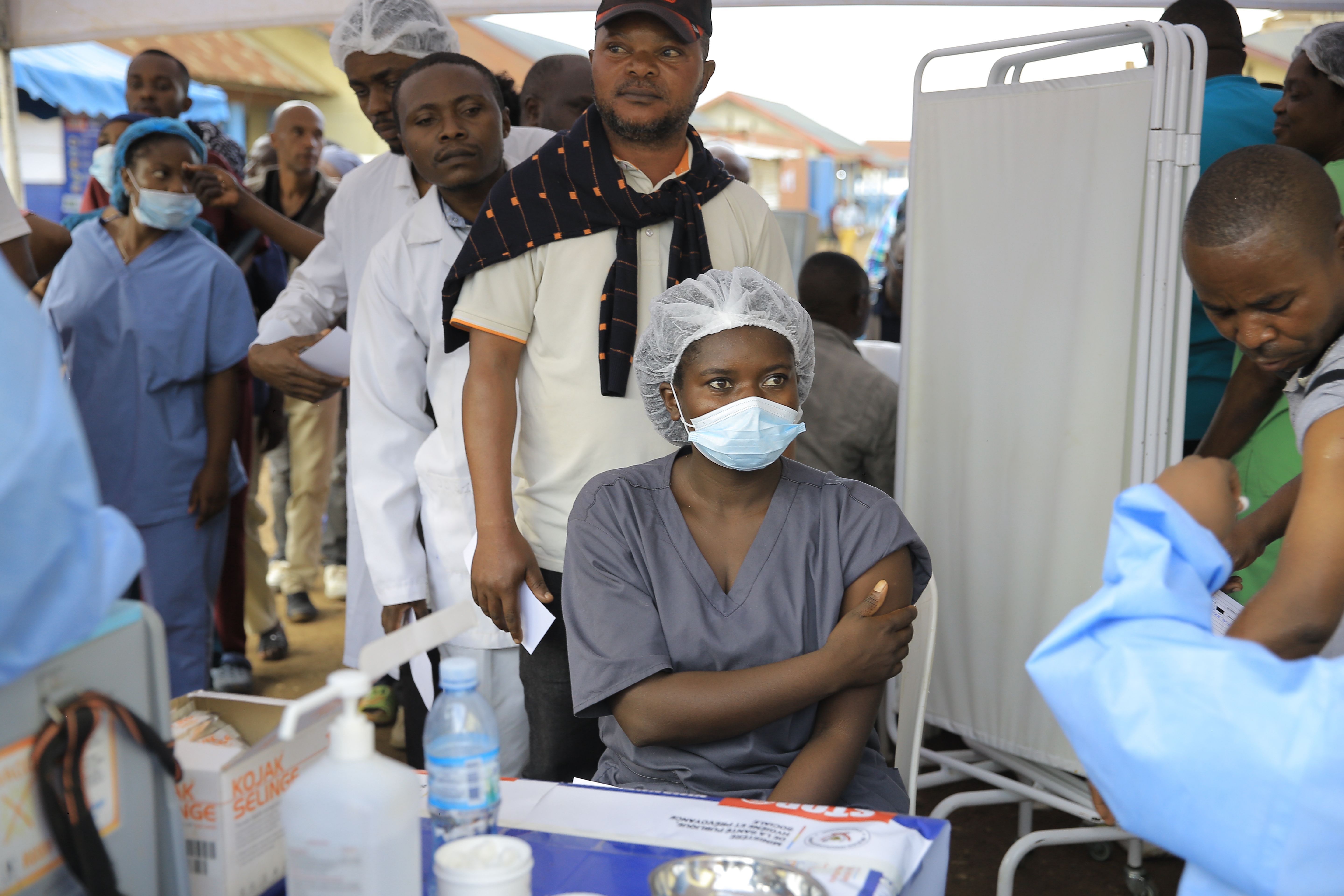 supera-10000-casos-brote-ebola.jpg