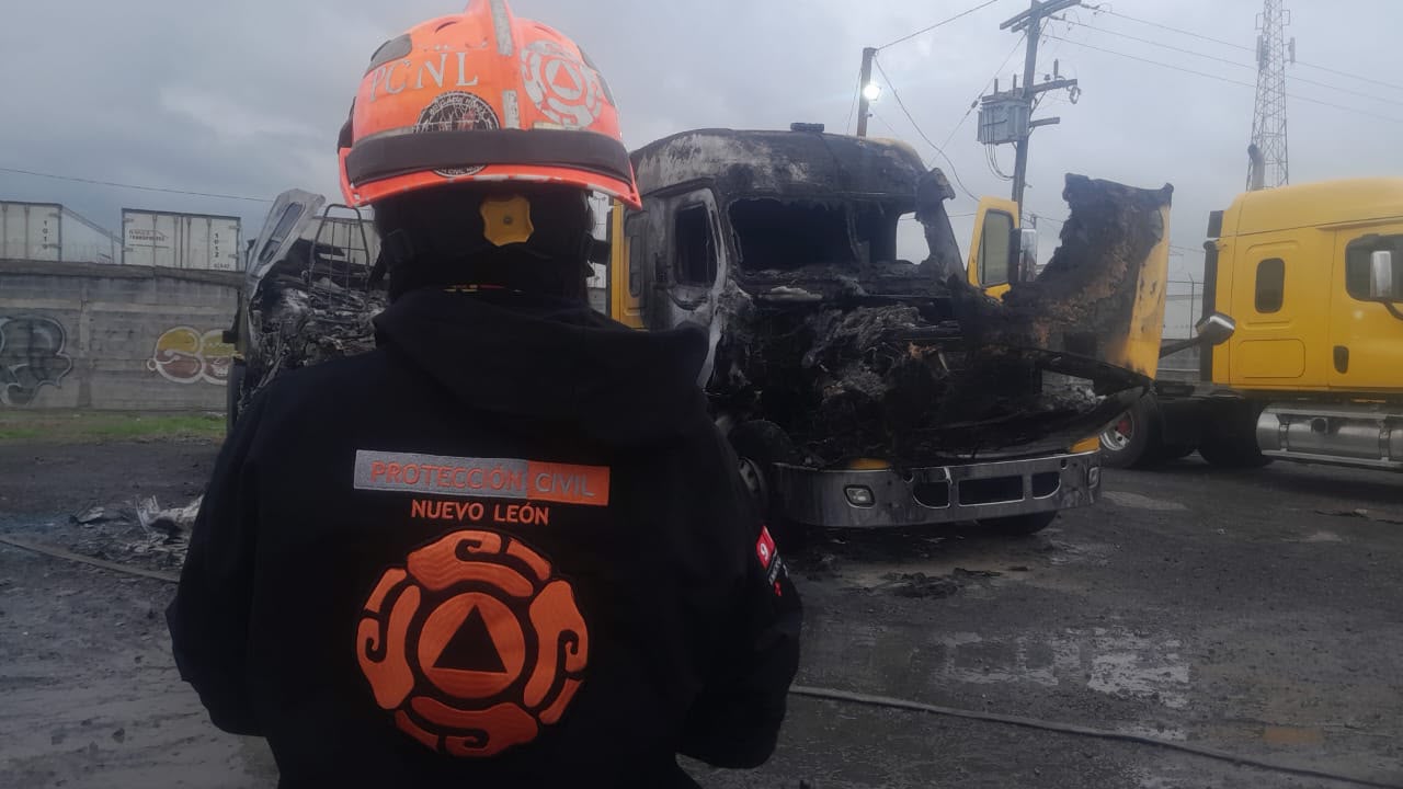 tractocamiones-se-incendian-apodaca.jpg
