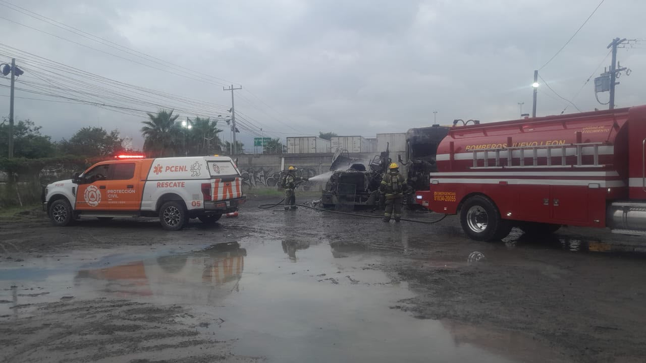 tractocamiones-se-incendian-apodaca.jpg