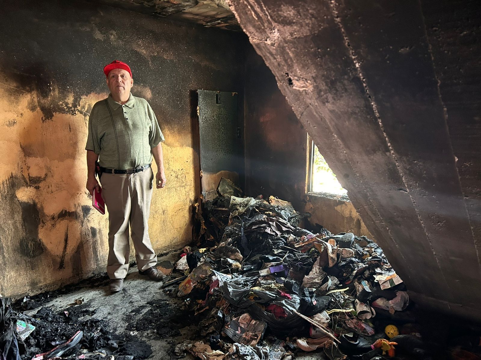 vivienda-incendiada-afectado .jpg